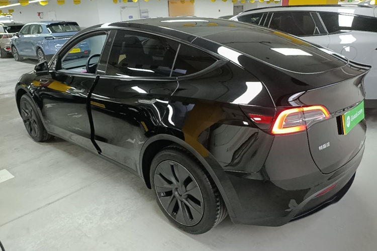 Tesla Model Y 2024 #5 Tesla Model Y 2024 car image #5