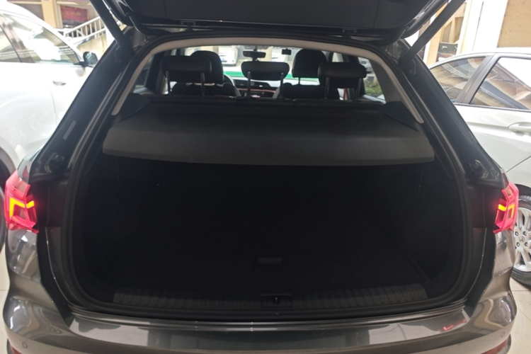 Audi Q3 2020 car image #19