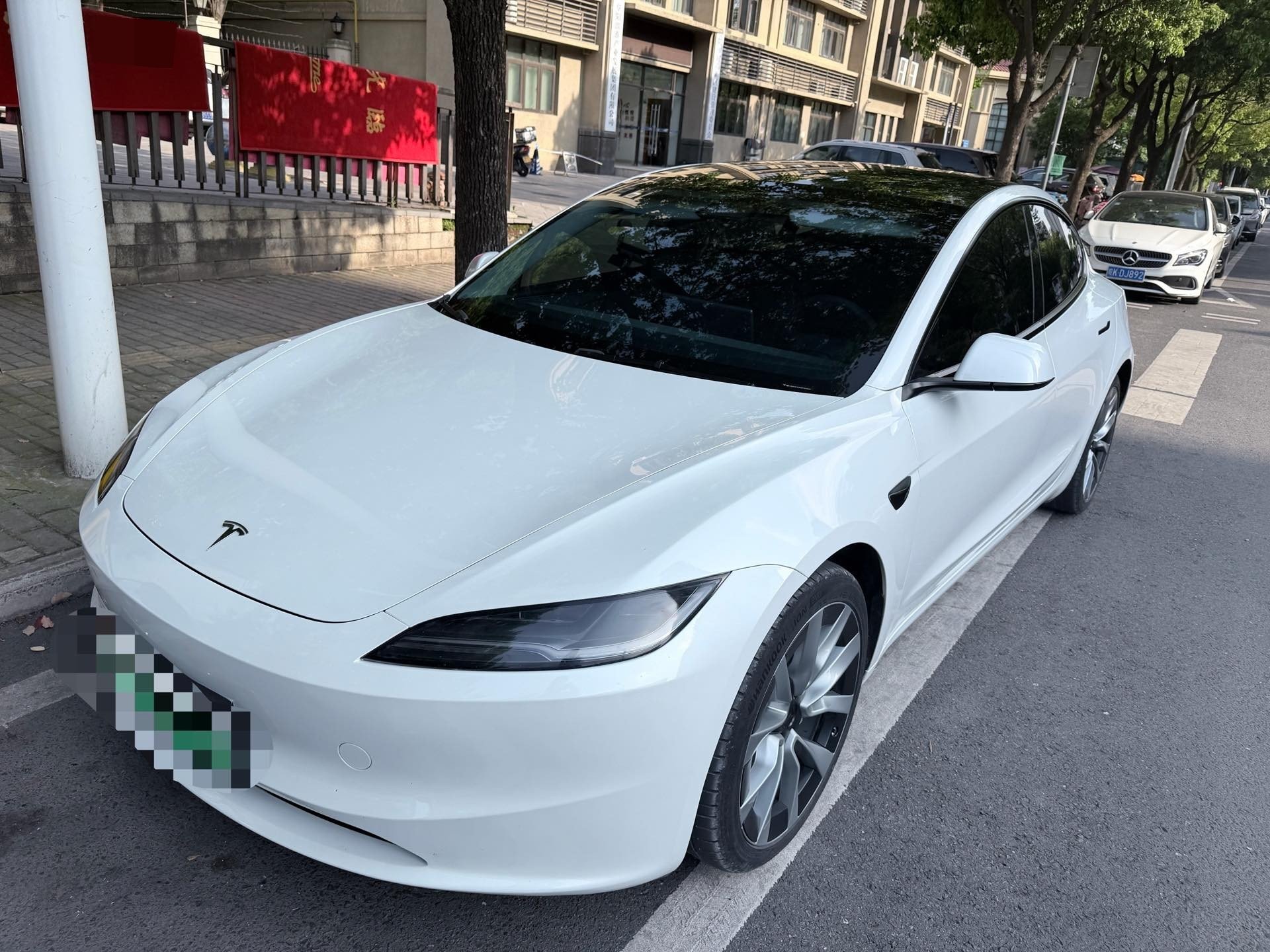 Tesla Model 3 2023 car image 