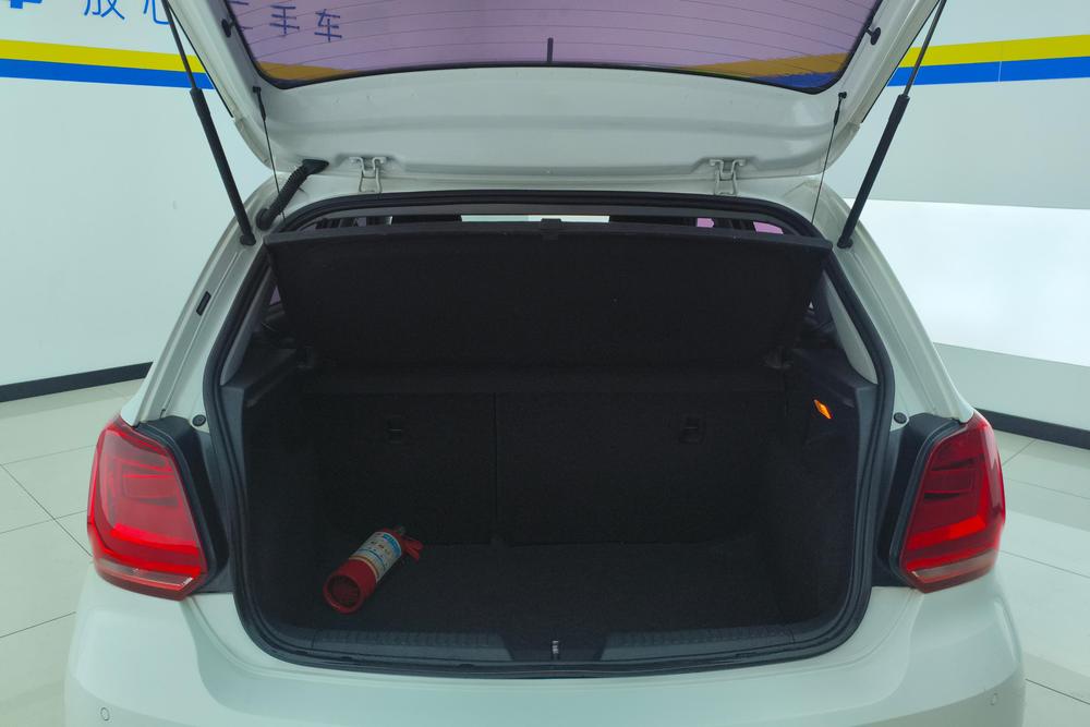Volkswagen Polo 2017 car image #17