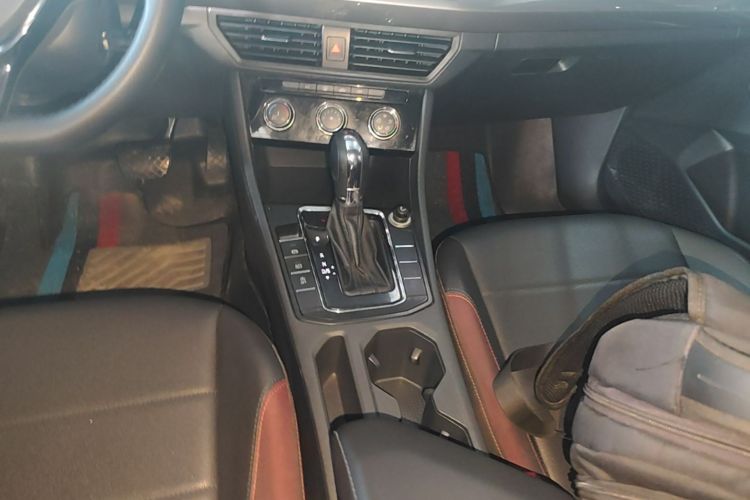 Volkswagen Bora 2020 imagen de coche #14