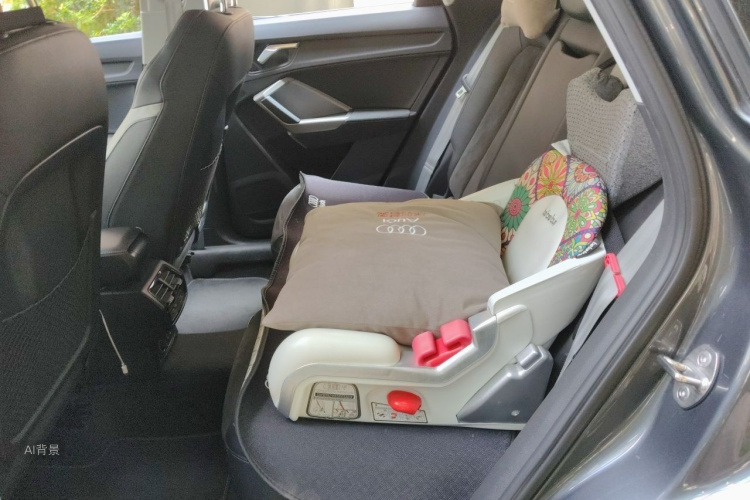 Audi Q3 2021 car image #19