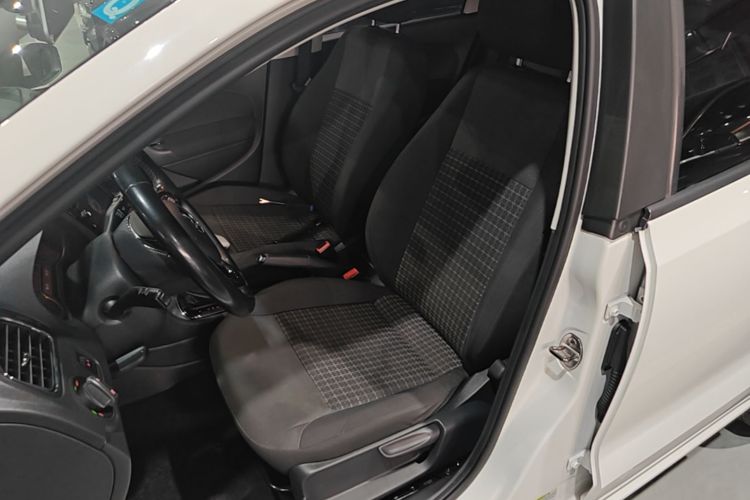 Volkswagen Polo 2019 car image #15