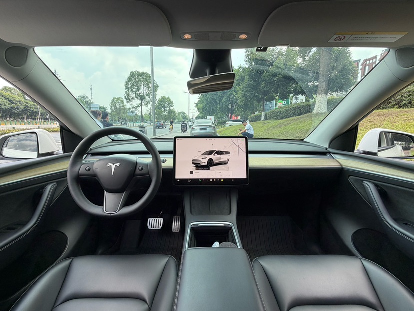 Tesla Model Y 2023 car image #5