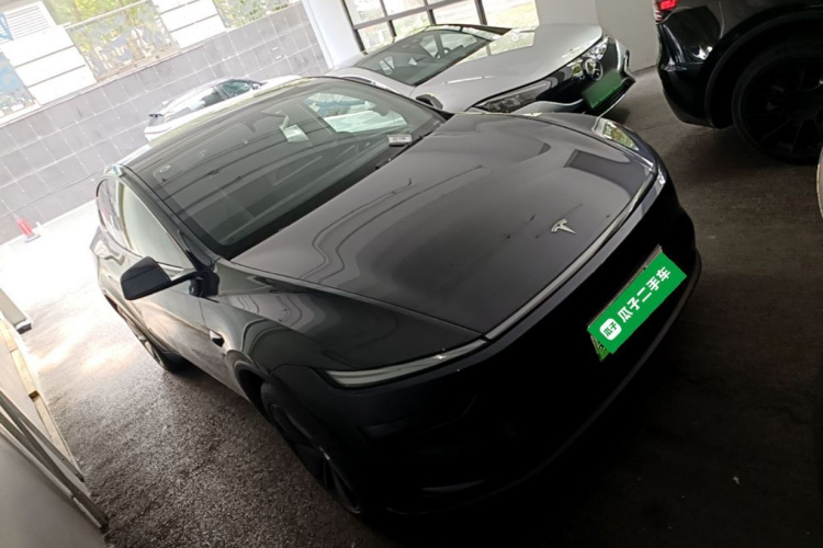Tesla Model Y 2025 car image #4