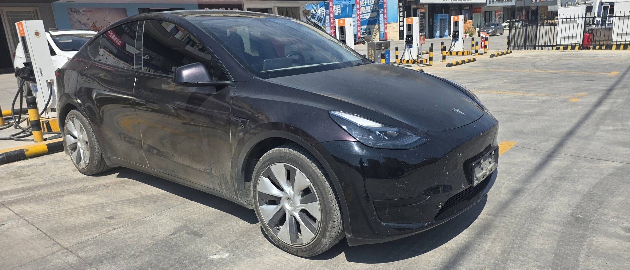 Tesla Model Y 2023 #3 Tesla Model Y 2023 car image #3