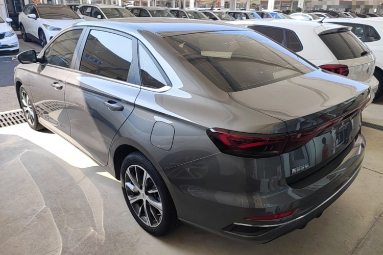 GEELY Emgrand 2023 immagine di auto #7