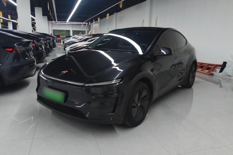 Tesla Model Y 2025 #2 Tesla Model Y 2025 car image #2