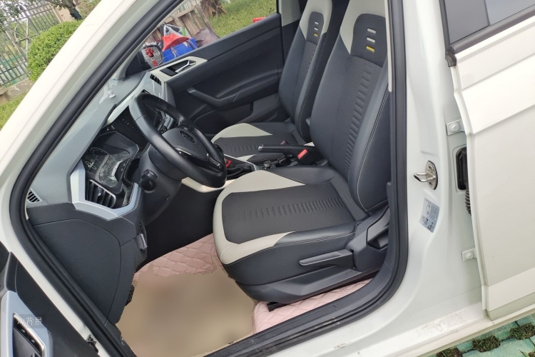 Volkswagen Polo 2021 car image #17