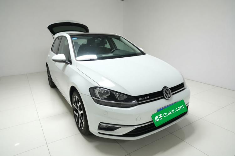 Volkswagen Golf 2020 car image #4