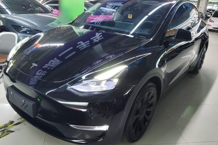 Tesla Model Y 2023 car image #2