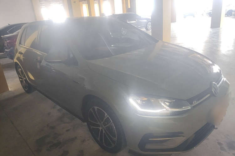 Volkswagen Golf 2020 car image #4