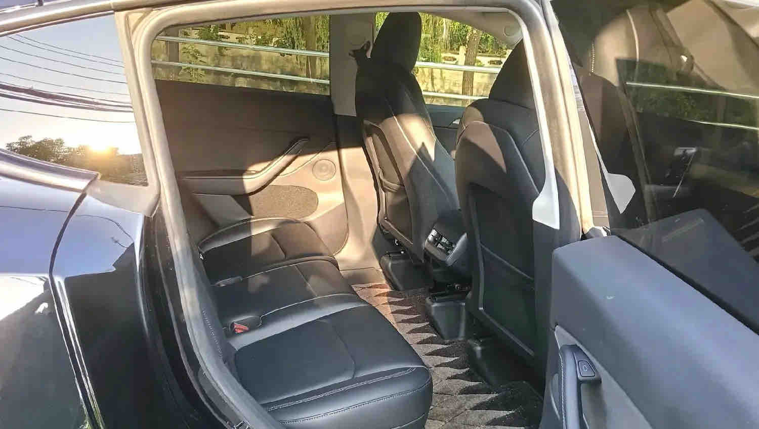 Tesla Model Y 2023 #3 Tesla Model Y 2023 car image #3