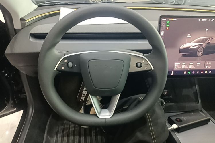 Tesla Model 3 2026 immagine di auto #11