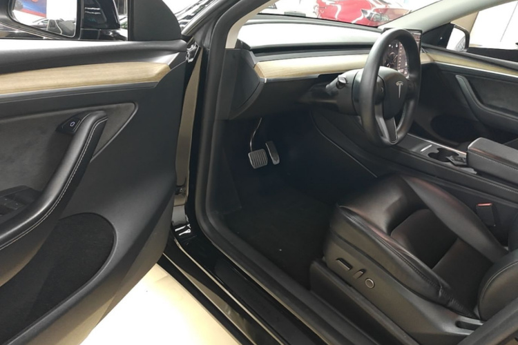 Tesla Model Y 2023 #16 Tesla Model Y 2023 car image #16
