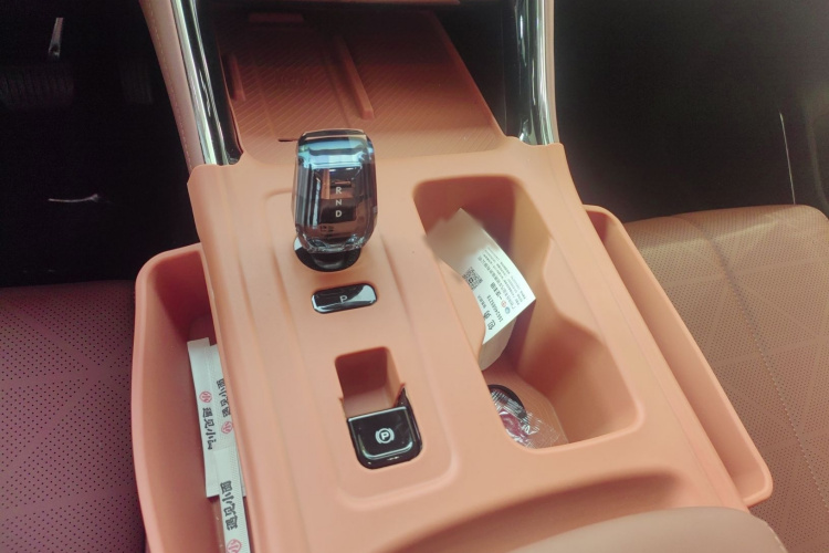 GEELY Emgrand 2026 car image #16