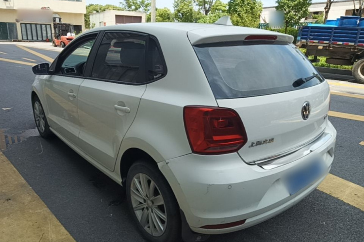 Volkswagen Polo 2015 car image #7