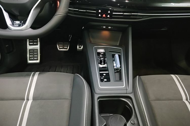 Volkswagen Golf 2024 car image #14