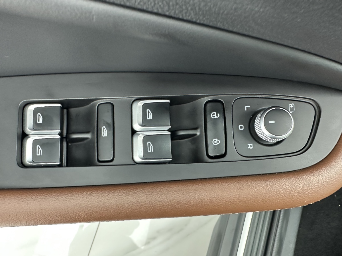 GEELY Vision X6 2023 car image #12