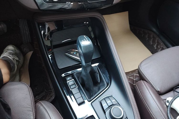 BMW X1 2019 car image #14