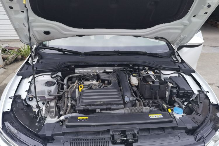 Volkswagen Golf 2023 car image #22