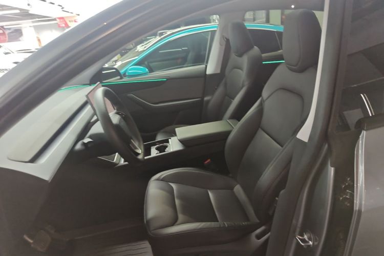 Tesla Model Y 2025 immagine di auto #15
