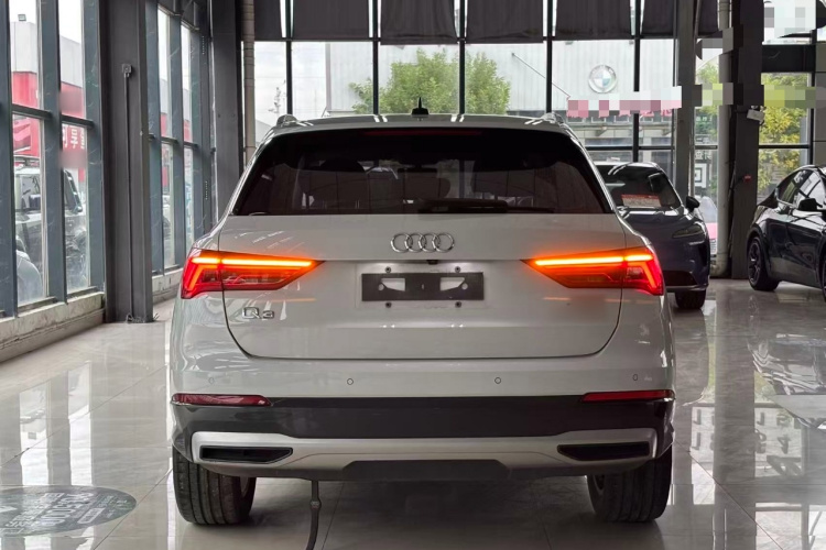 Audi Q3 2020 car image #6