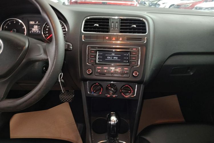 Volkswagen Polo 2015 #13 Volkswagen Polo 2015 car image #13