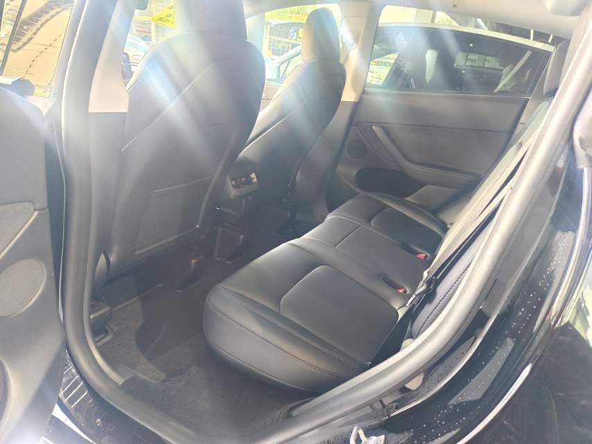 Tesla Model Y 2023 car image #3