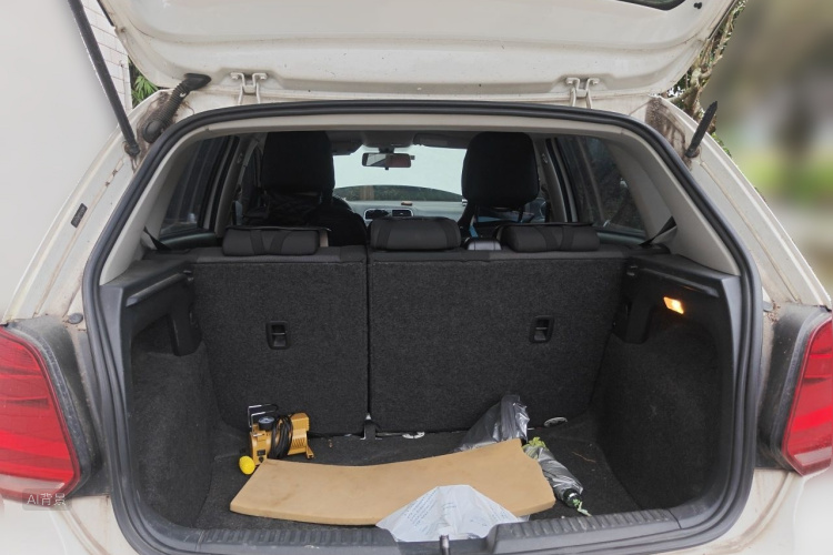 Volkswagen Polo 2015 car image #21