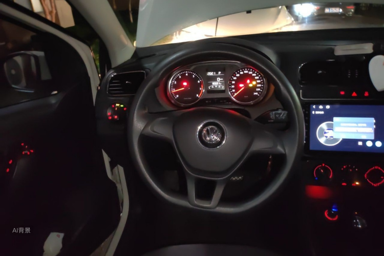 Volkswagen Polo 2015 car image #12