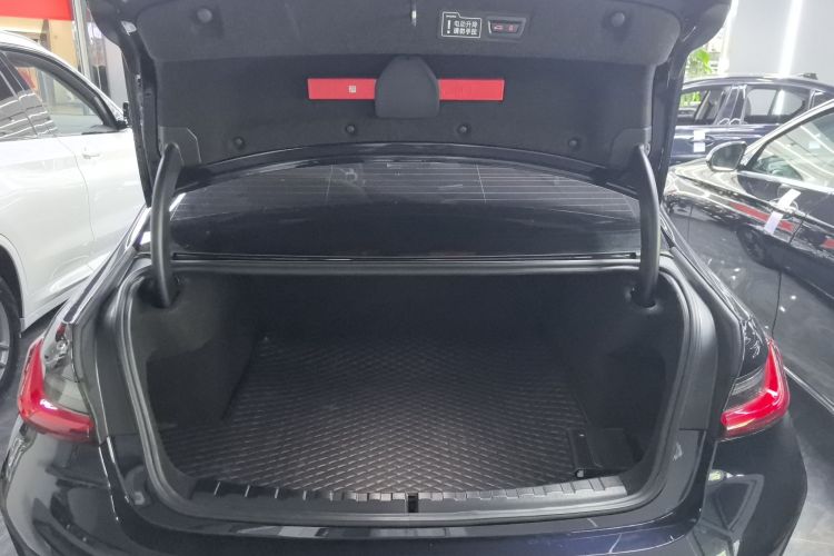 BMW 3 Series 2024 изображение автомобиля #13