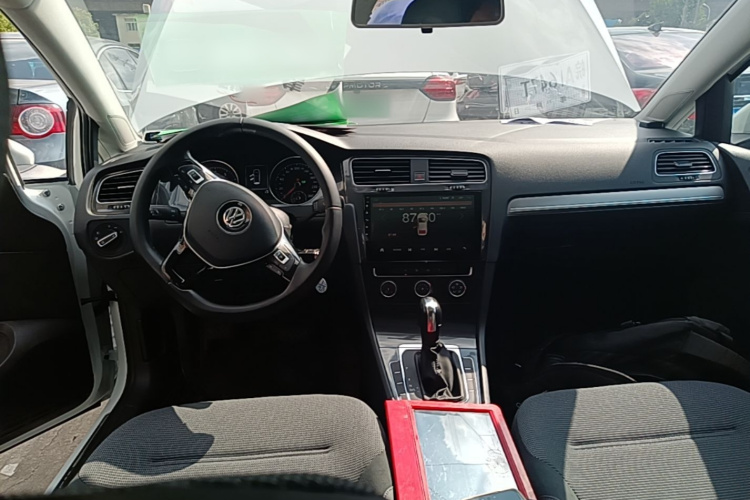 Volkswagen Golf 2018 car image #11