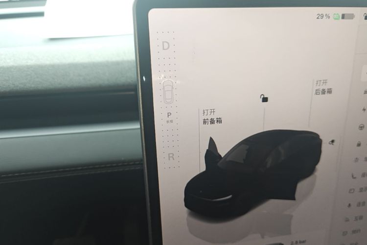 Tesla Model Y 2025 #14 Tesla Model Y 2025 car image #14