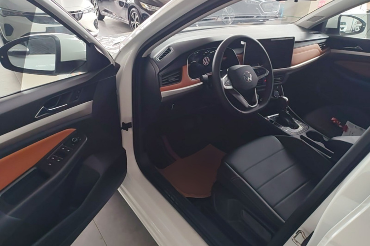 Volkswagen Bora 2025 car image #16