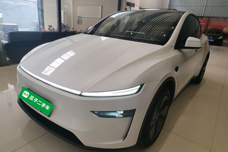 Tesla Model Y 2026 car image #2