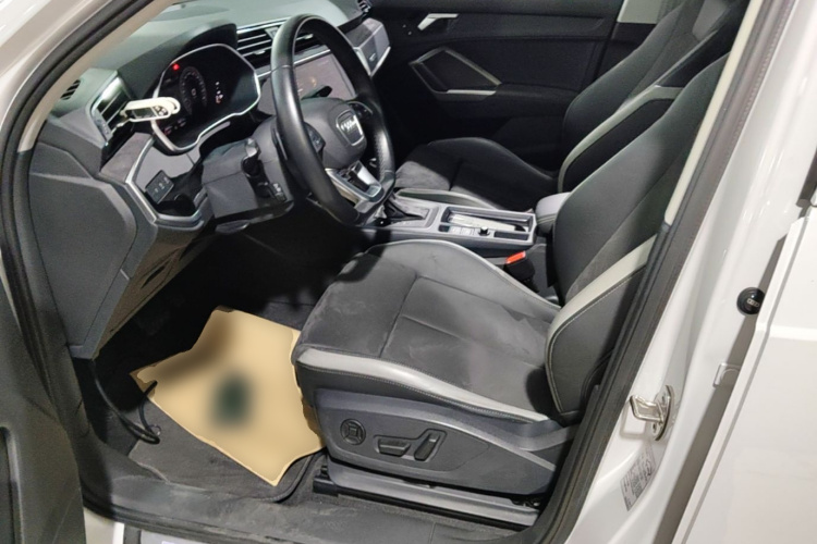 Audi Q3 2023 car image #15