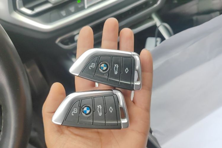 BMW 3 Series 2020 car image #9