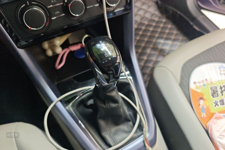 Volkswagen T-Cross 2019 car image #16