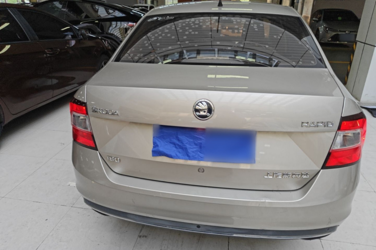 Skoda Rapid 2018 image de voiture #6