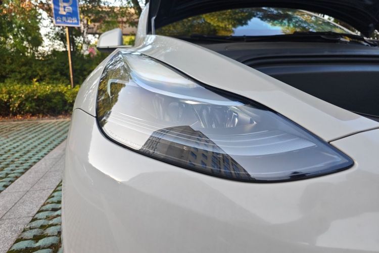 Tesla Model Y 2024 #8 Tesla Model Y 2024 car image #8