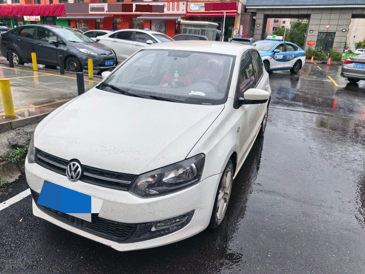 Volkswagen Polo 2012 car image 