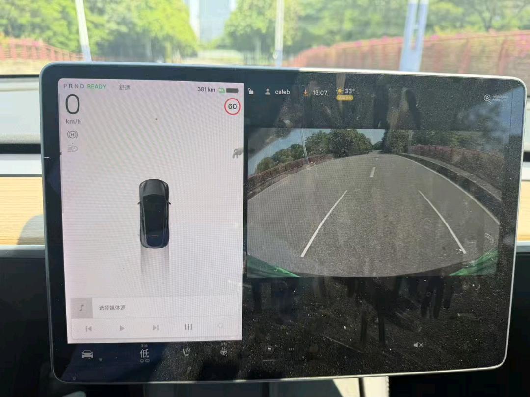 Tesla Model Y 2021 car image #11