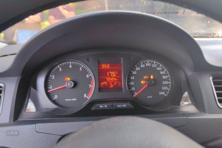 Volkswagen Santana 2015 car image #13
