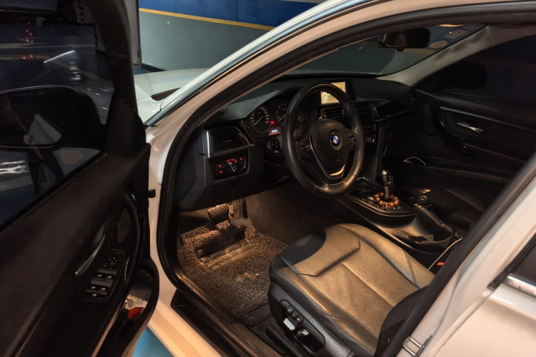 BMW 3 Series 2017 car image #13