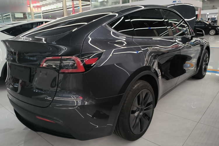 Tesla Model Y 2024 #7 Tesla Model Y 2024 car image #7