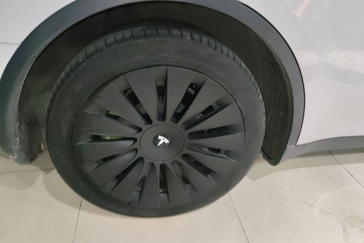 Tesla Model Y 2022 car image #11