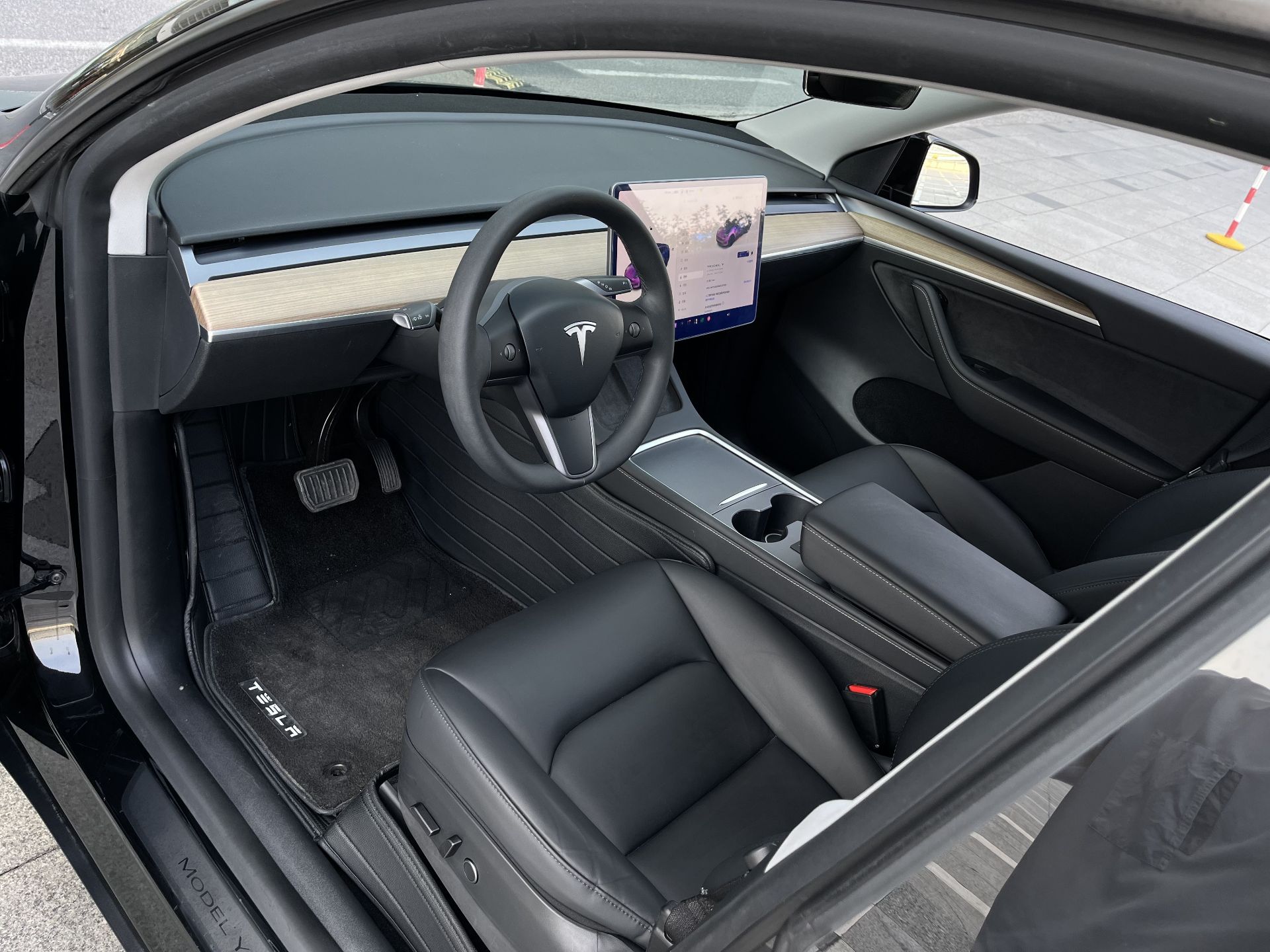 Tesla Model Y 2021 #4 Tesla Model Y 2021 car image #4