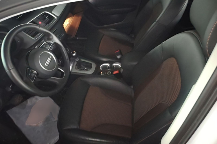 Audi Q3 2018 immagine di auto #15