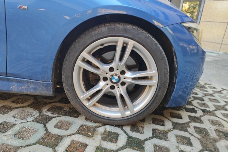 BMW 3 Series 2018 car image #9